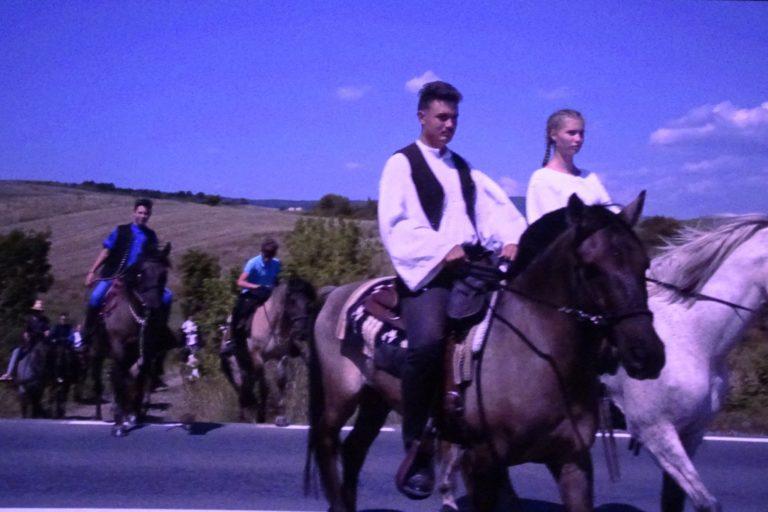 Szent László nyomdokaiban – lovas zarándoklaton kunfakó lovakkal